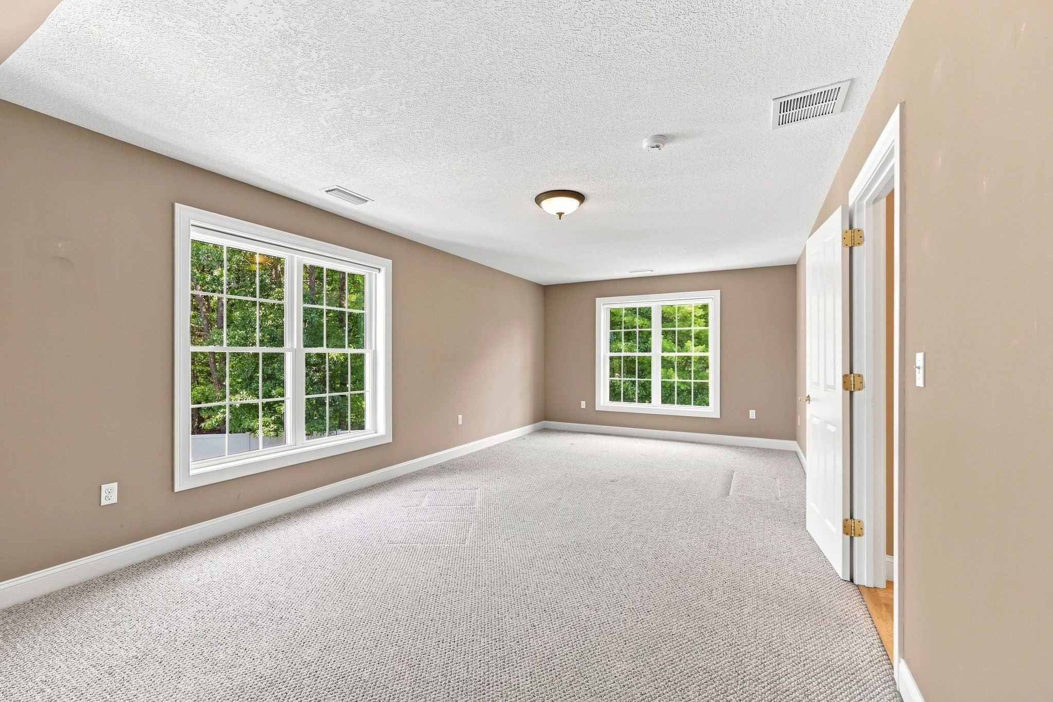 33 Caddyshack Dr, Chicopee, MA Photo #35