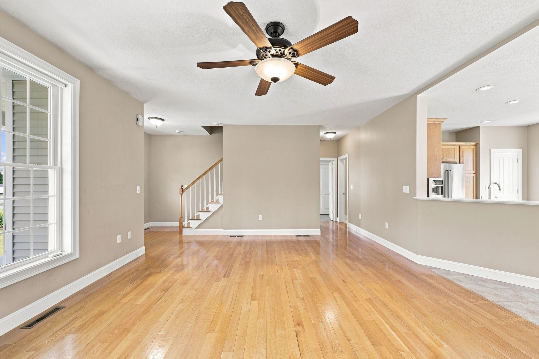 33 Caddyshack Dr, Chicopee, MA Photo #9
