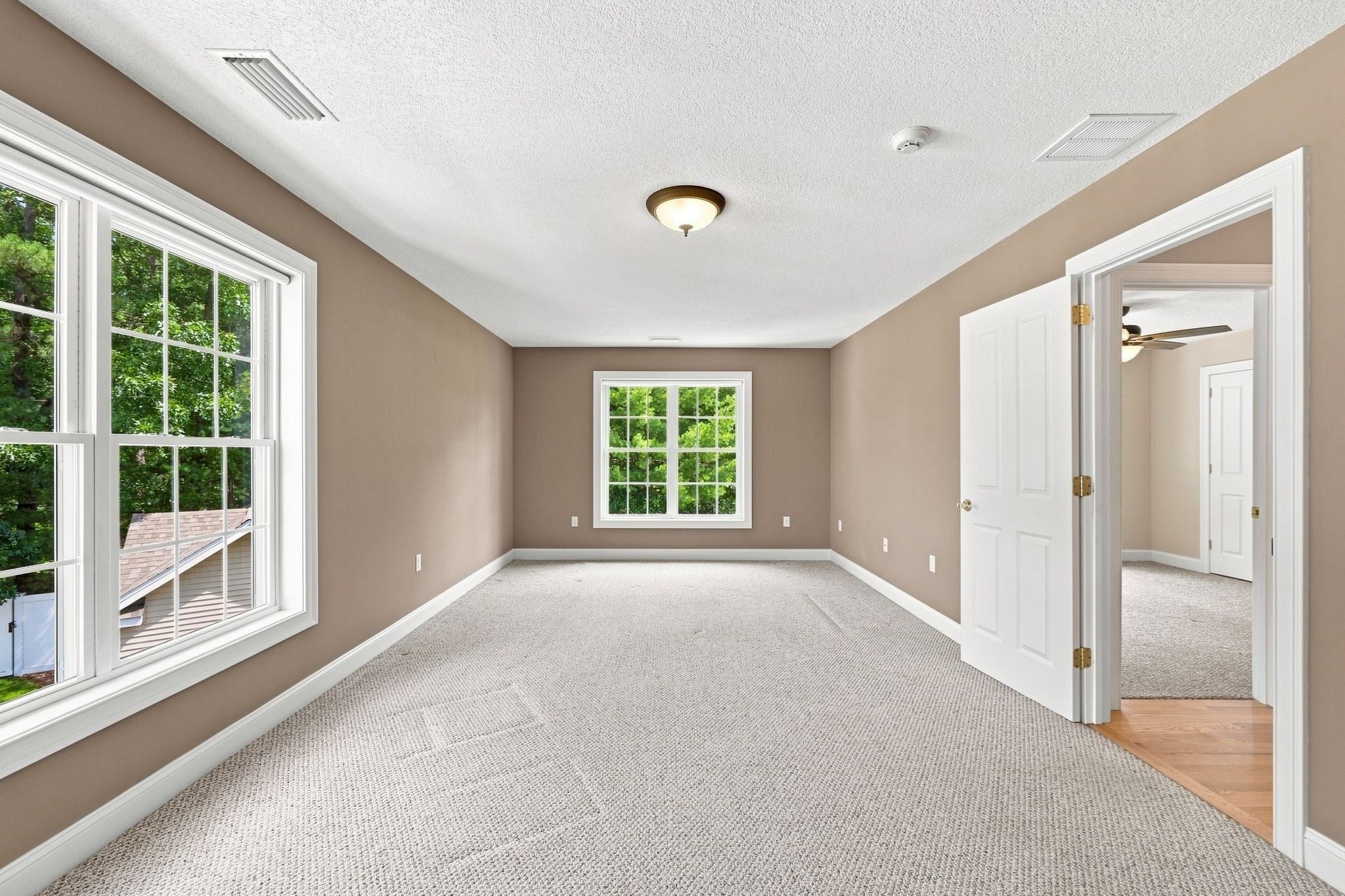 33 Caddyshack Dr, Chicopee, MA Photo #33