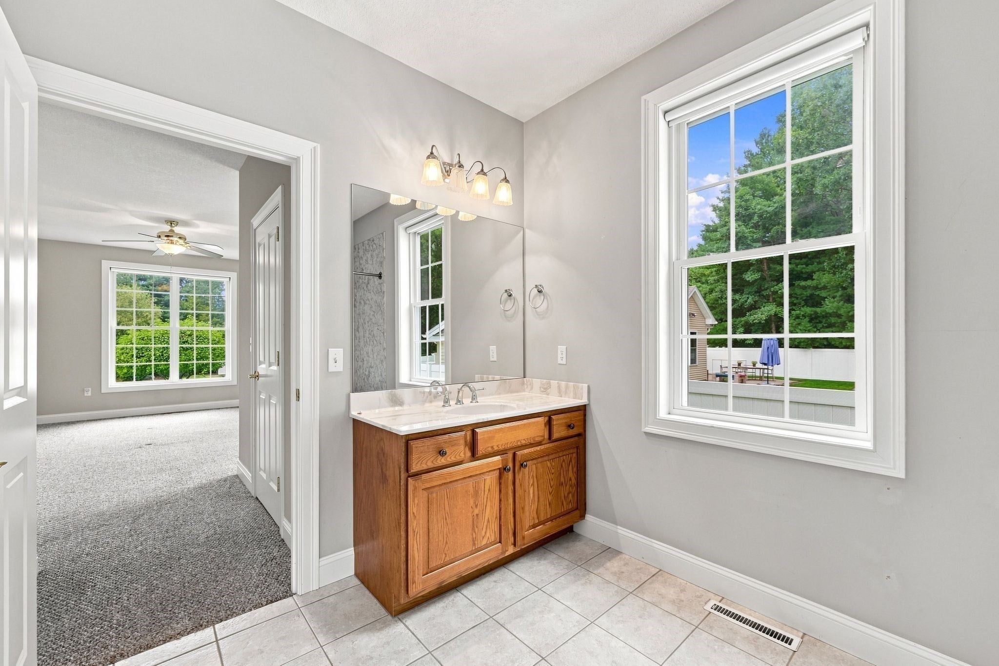 33 Caddyshack Dr, Chicopee, MA Photo #21