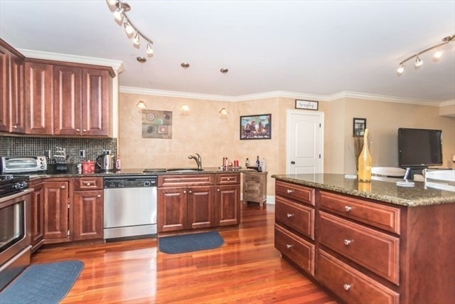255 Winter St 305