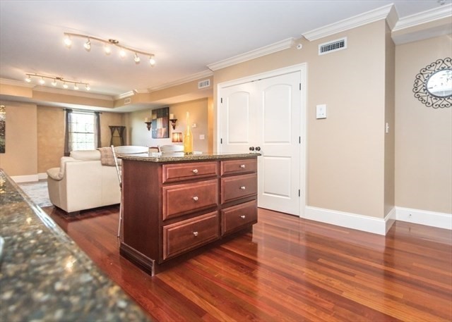 255 Winter St 305