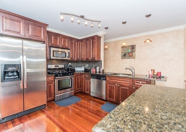 255 Winter St 305