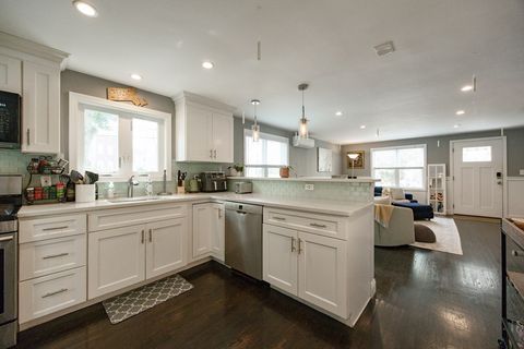 212 W 6th St 212 Boston MA 02127