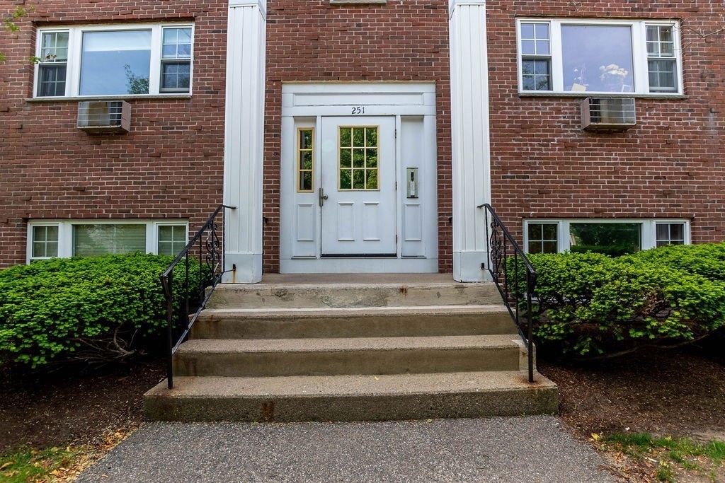 251 Rock Street B7