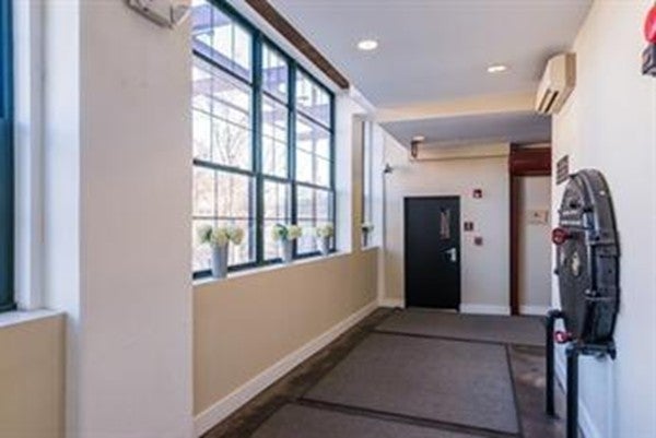 21 Illinois St 402