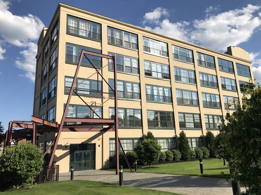 Photo of 21 Illinois St, Worcester, MA