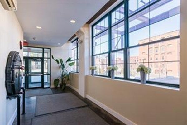 21 Illinois St 402