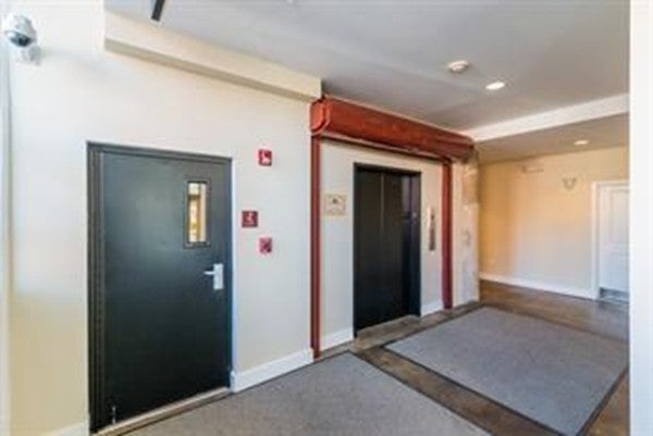 21 Illinois St 402