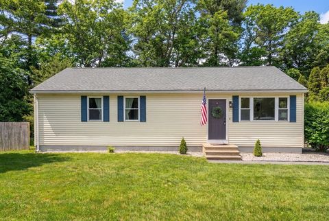 4 French River Cir Oxford MA 01540