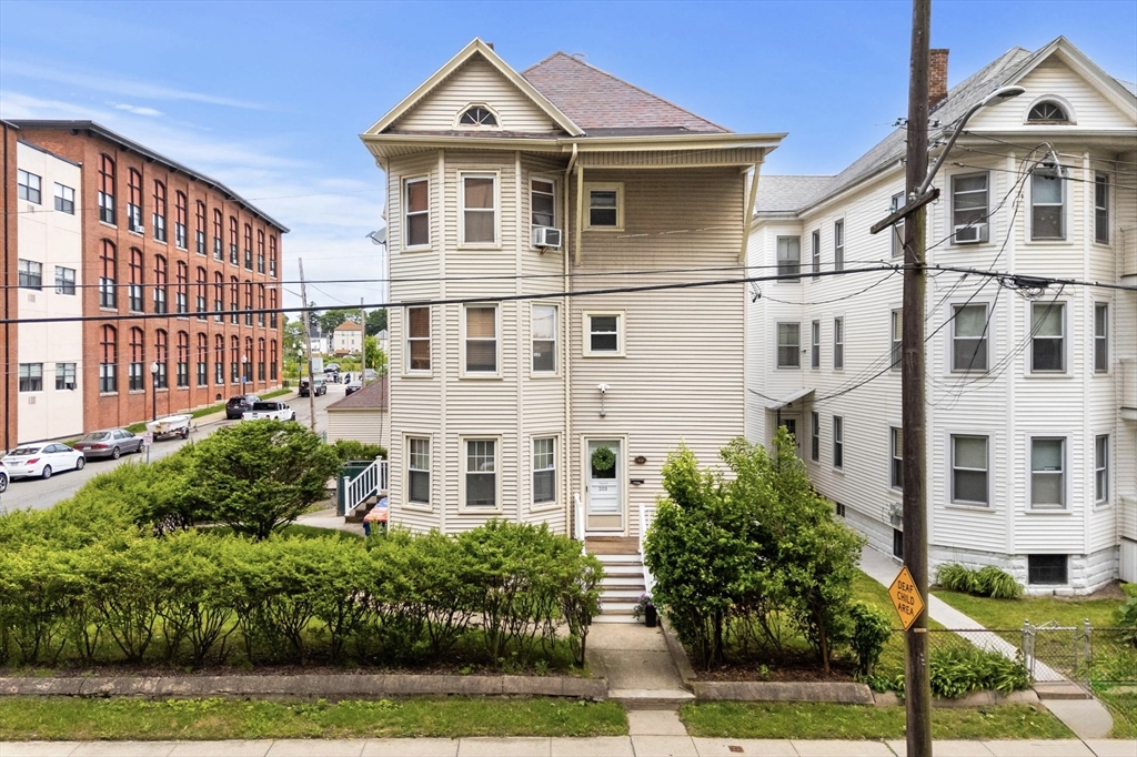 203 Deane St