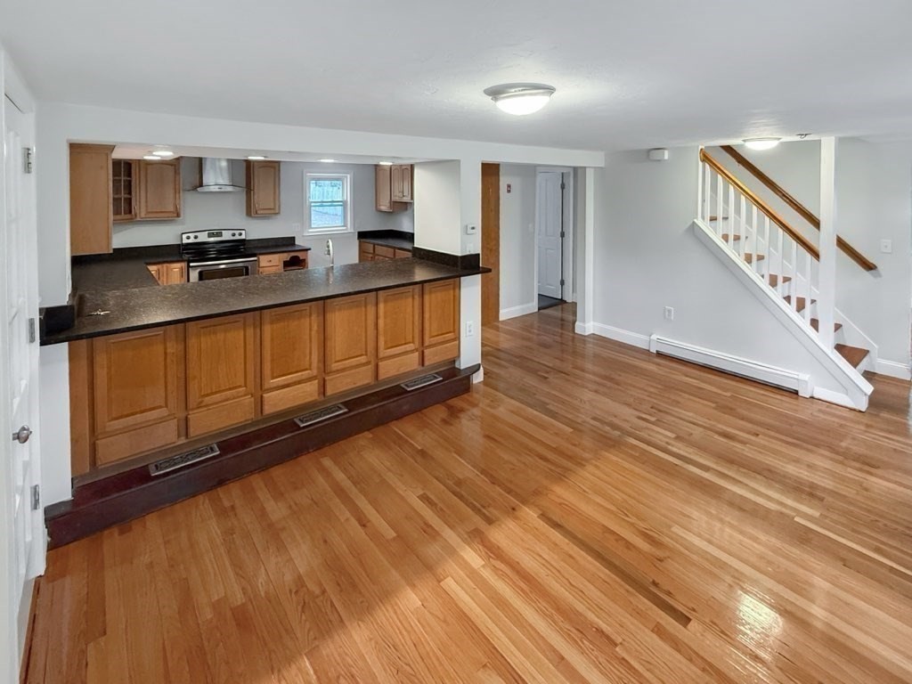 7 Surrey Dr