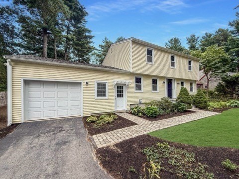 7 Surrey Dr