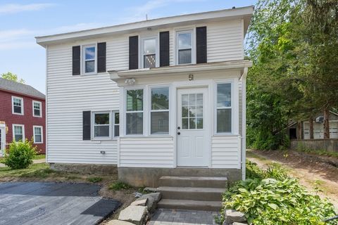 51 Kilbourn Rd Lancaster MA 01523