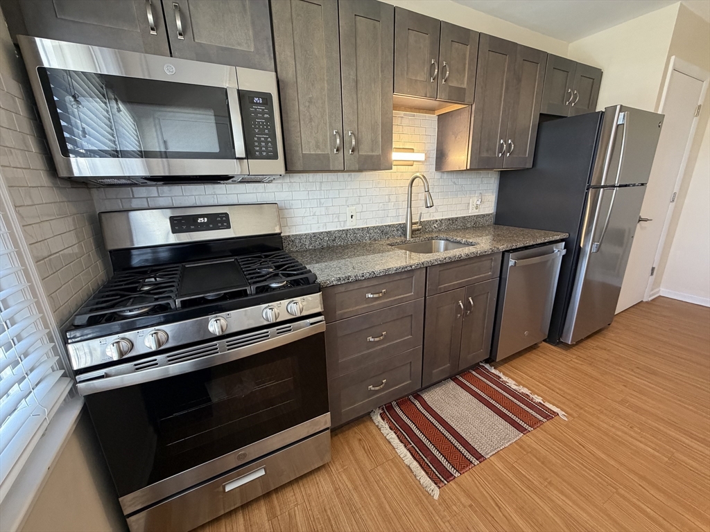 80 Brush Hill Avenue 40