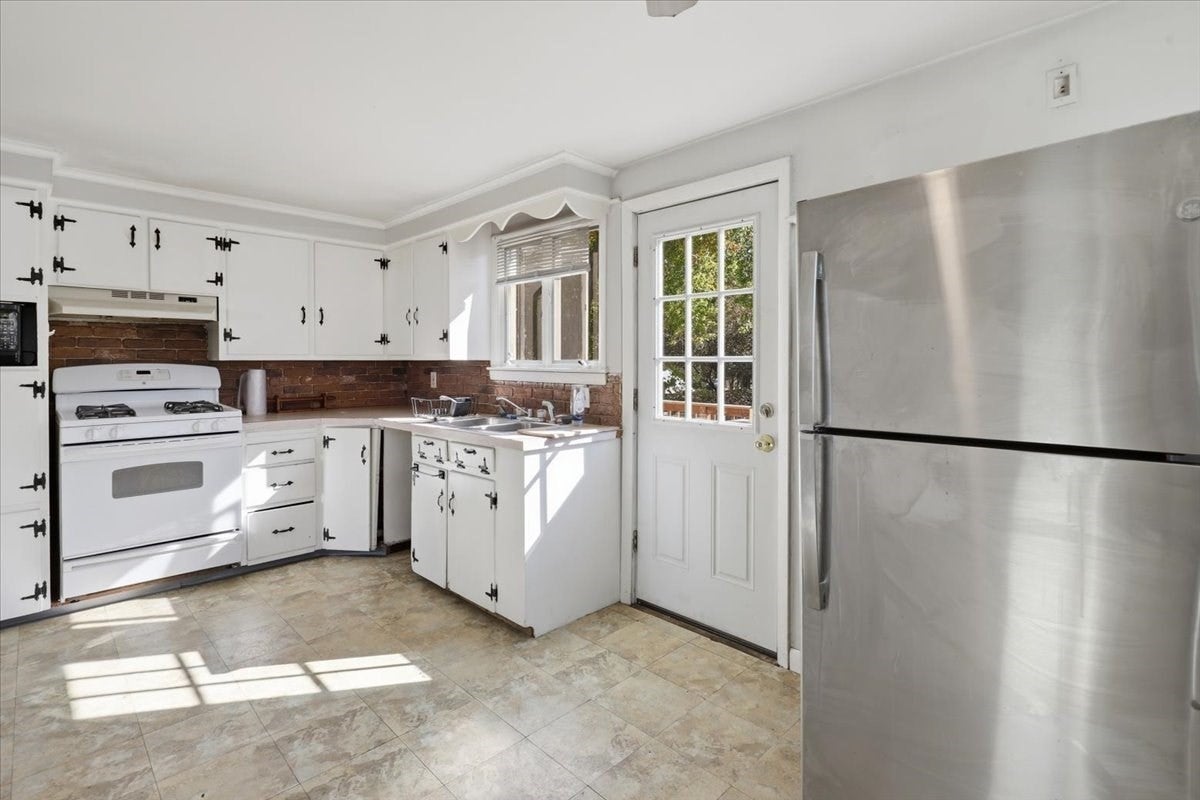 13 Horton St, Taunton, MA, 13 Horton St, Taunton, MA Photo #15