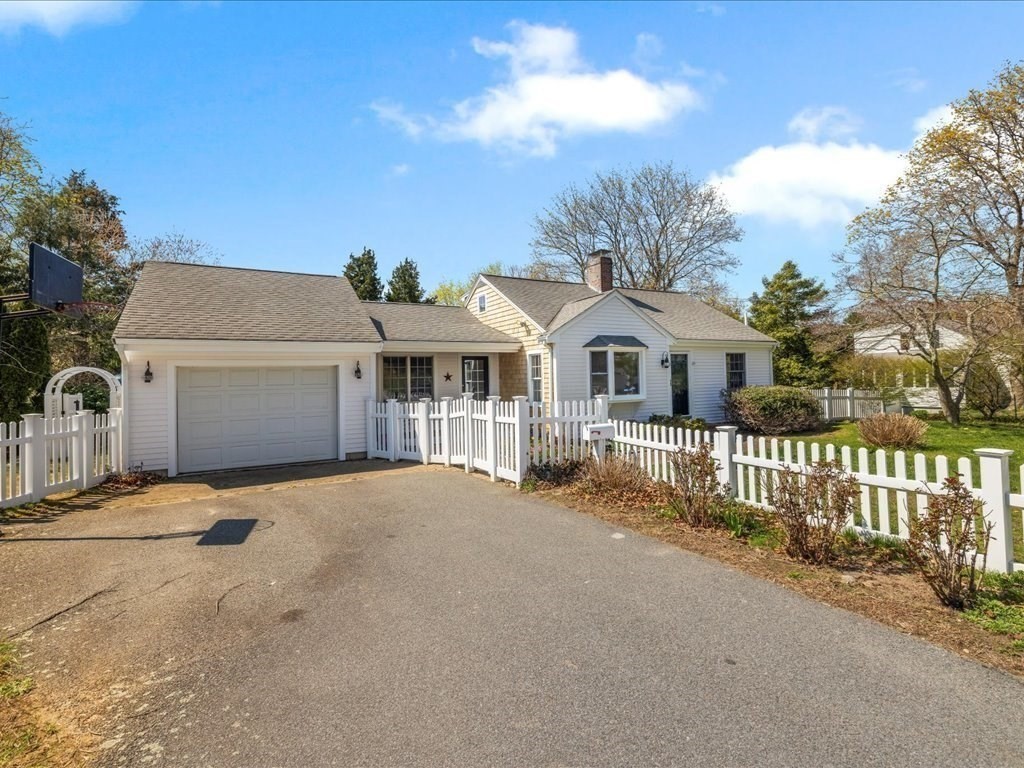 6 Riverside Dr