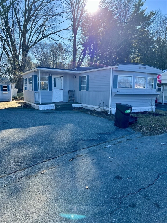 235 New Yorker Avenue