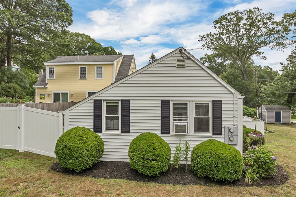 202 Low St 202