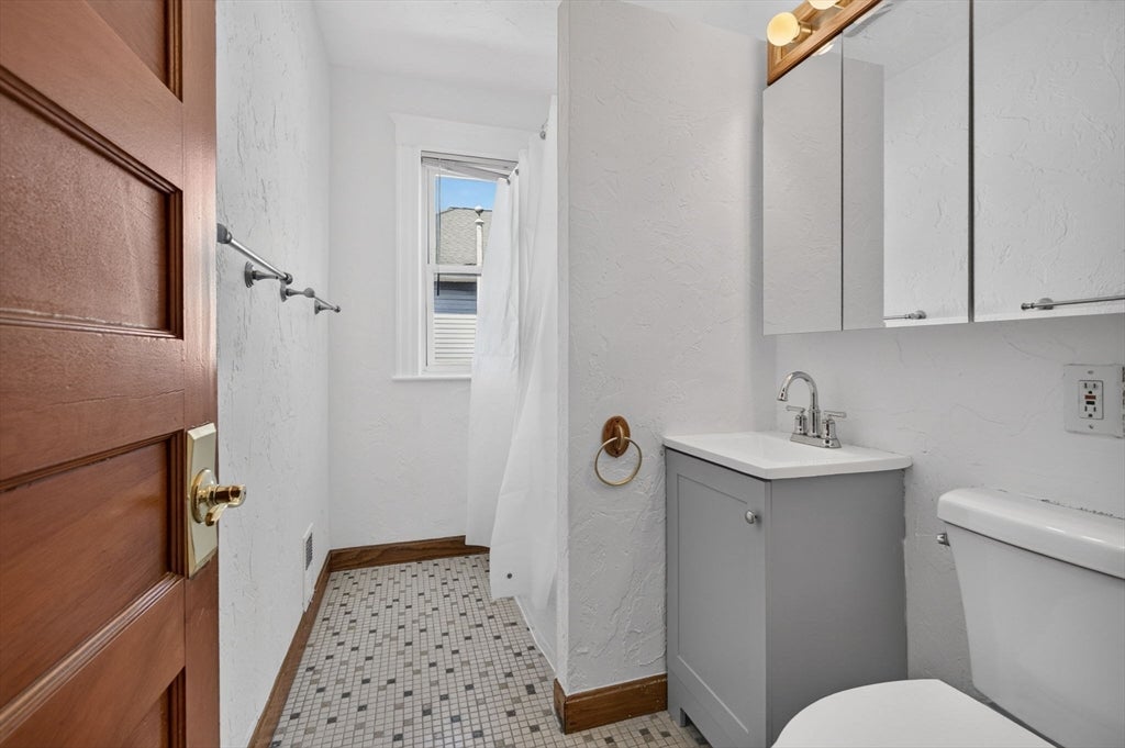 16 Bedford St, Quincy, MA Photo #14