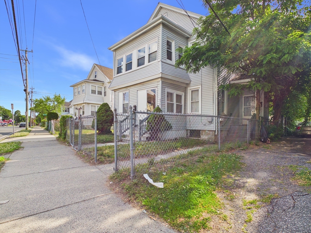 Photo 1 of 6 — 634-636 Dickinson St, Springfield, MA 01108