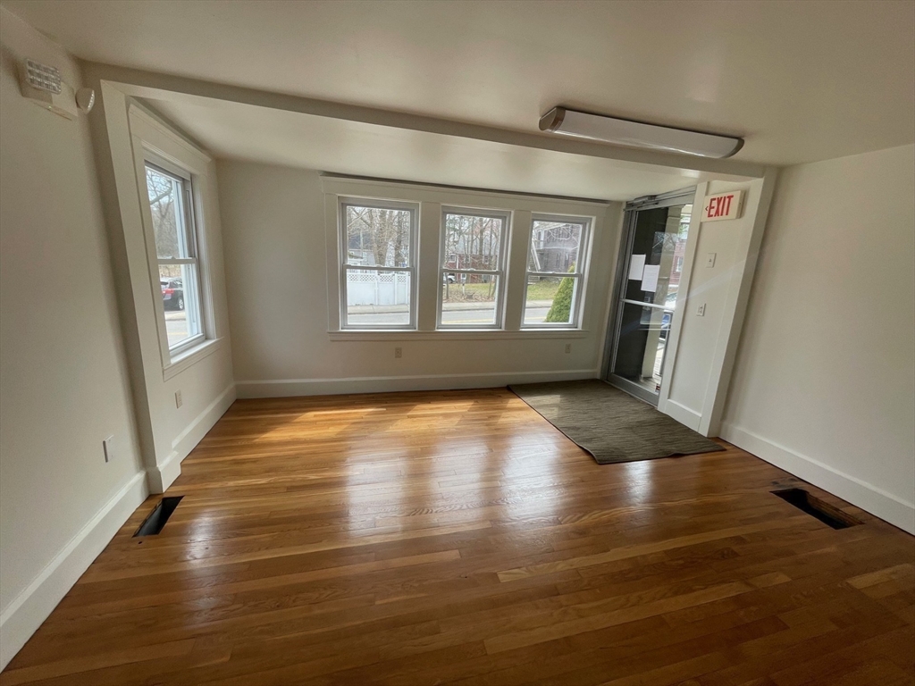 Holliston, Massachusetts 01746, United States, ,1 BathroomBathrooms,Residential,Active,108432