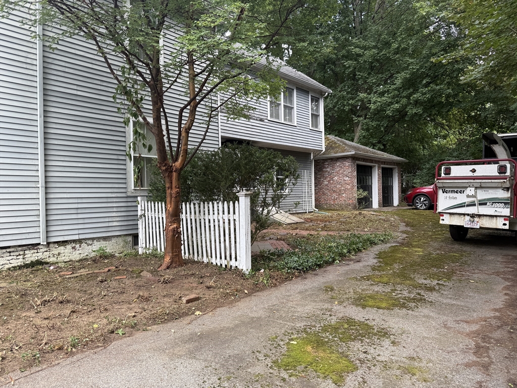 25 Maple St