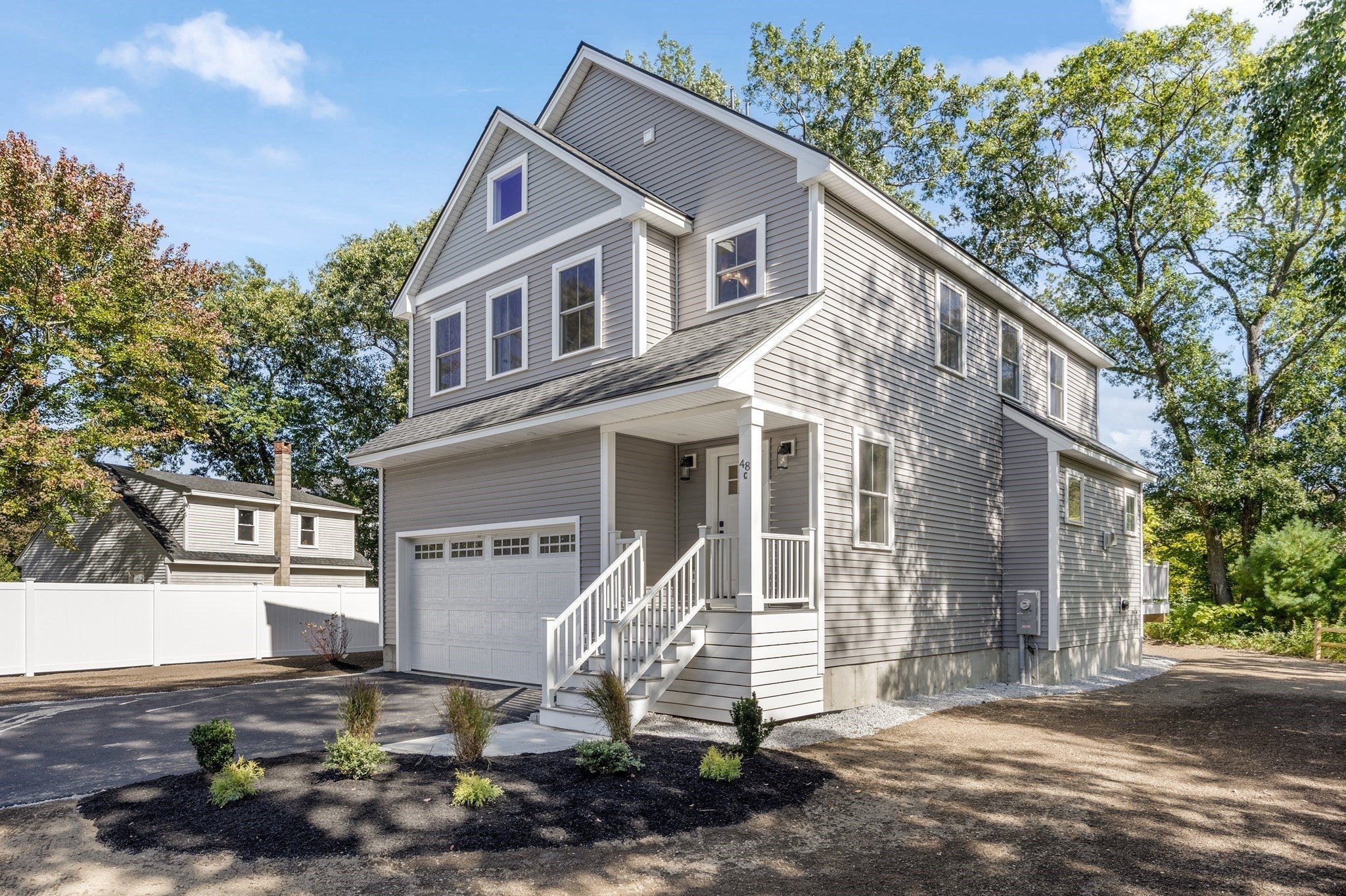 48 Beach Rd