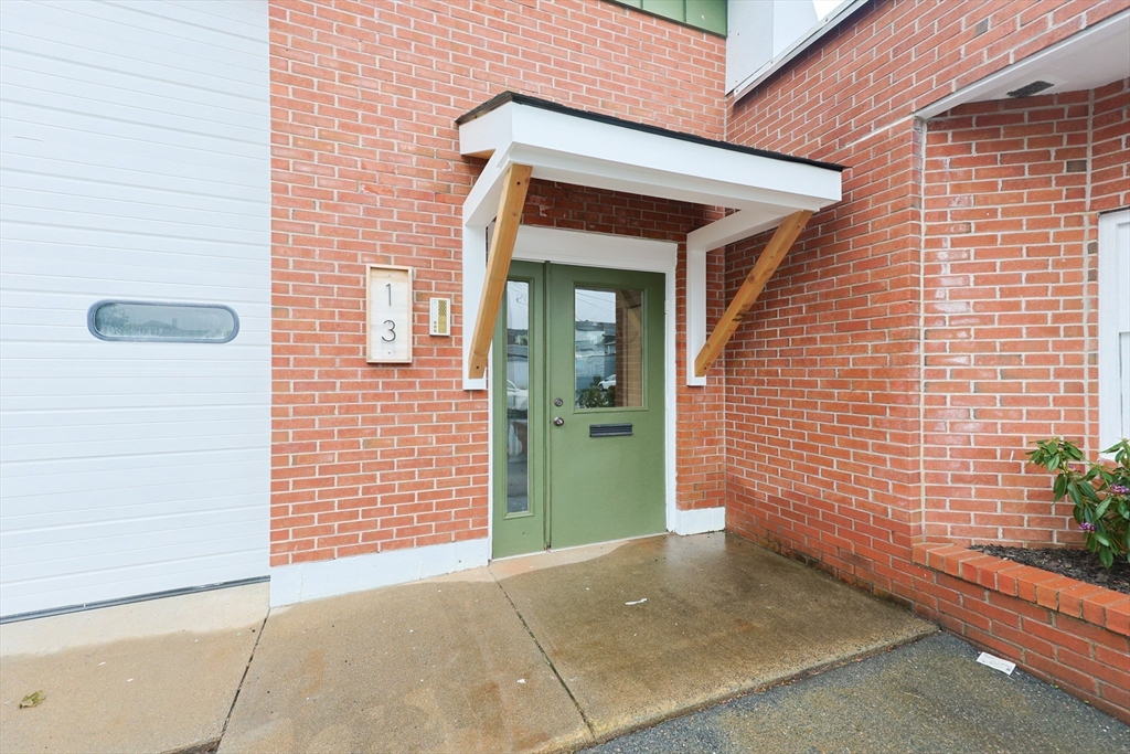 13 Edward St