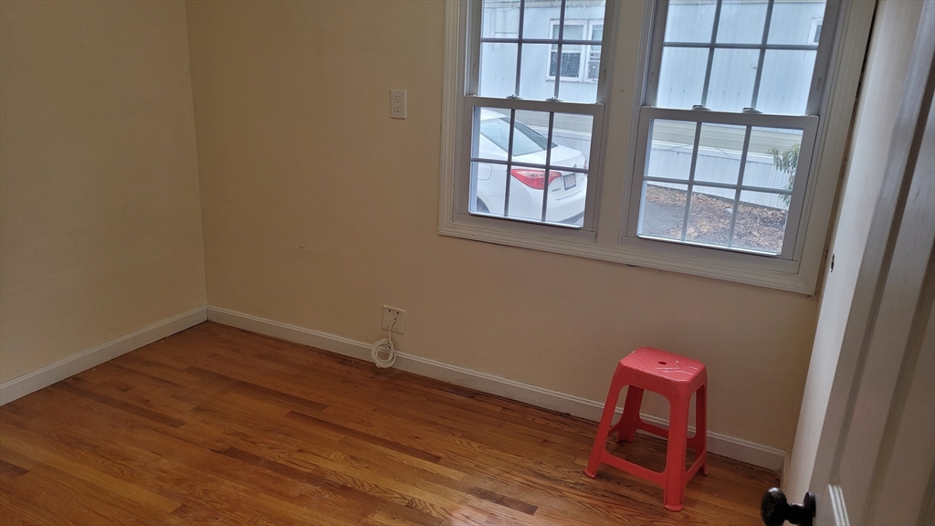 261 Newbury 82c