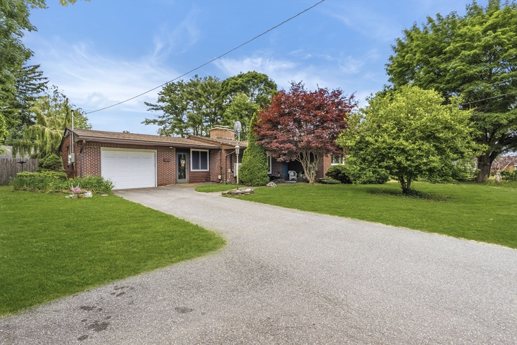 6 Valley Ln