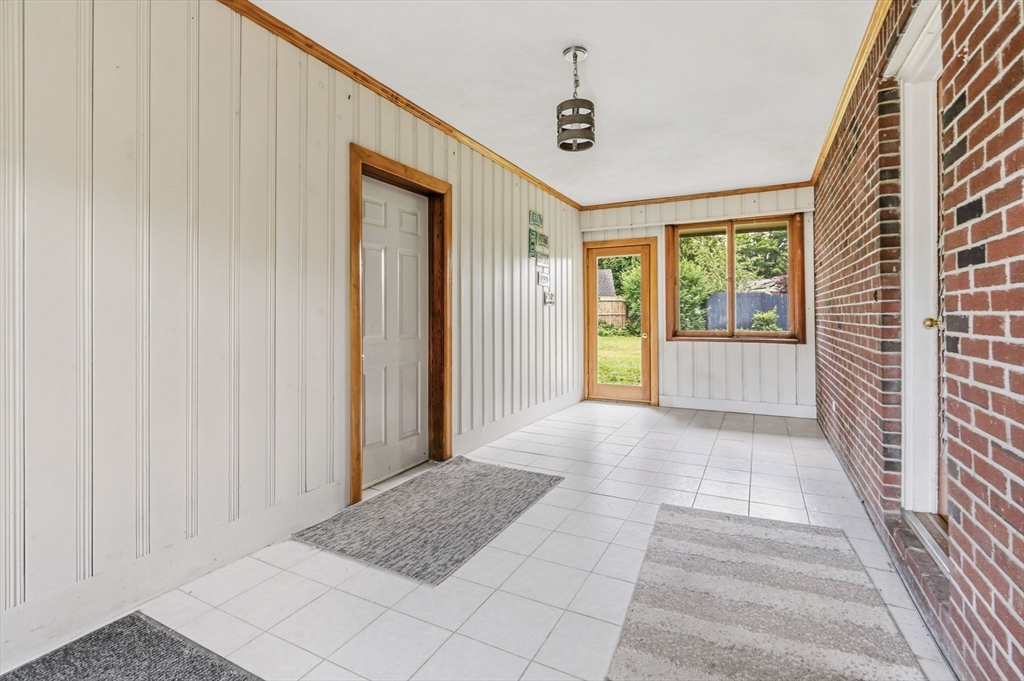 6 Valley Ln