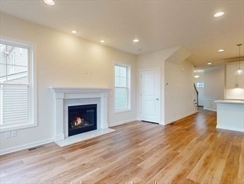 Sudbury, Massachusetts 01776, United States, 3 Bedrooms Bedrooms, ,3 BathroomsBathrooms,Residential,Active,193360