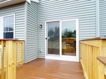 Sudbury, Massachusetts 01776, United States, 3 Bedrooms Bedrooms, ,3 BathroomsBathrooms,Residential,Active,193360