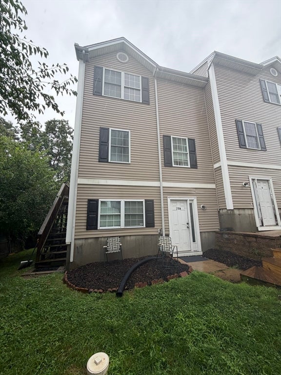 Photo of 318 Crescent St, Fall River, MA