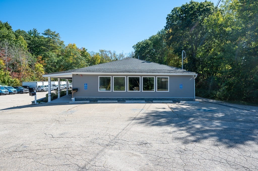 10 Meadow Rd