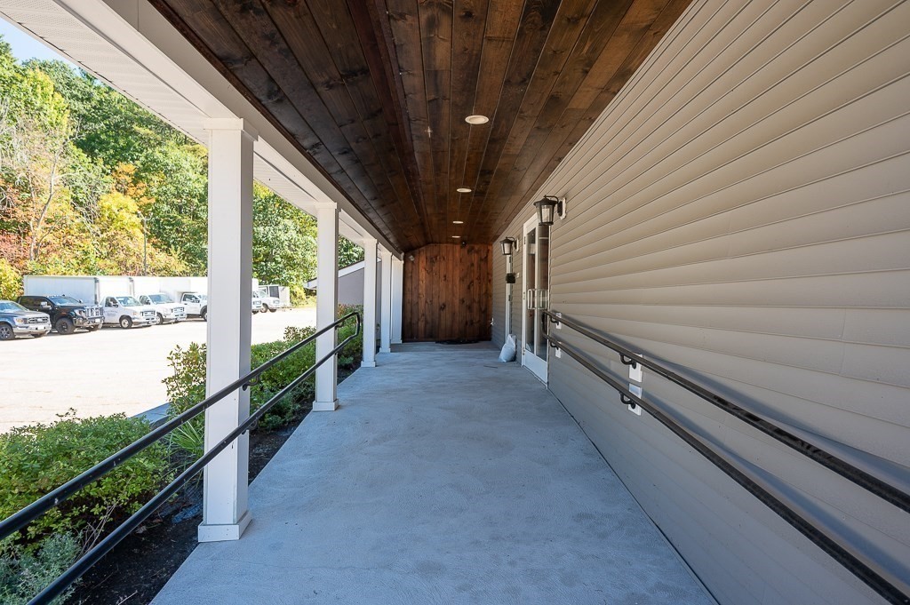 10 Meadow Rd