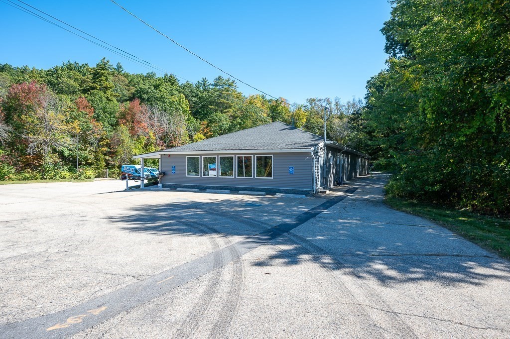 10 Meadow Rd