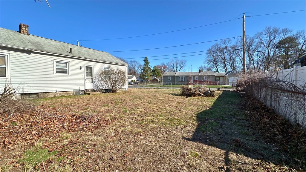 Springfield, Massachusetts 01109, United States, 2 Bedrooms Bedrooms, ,1 BathroomBathrooms,Residential,Contingent,105235