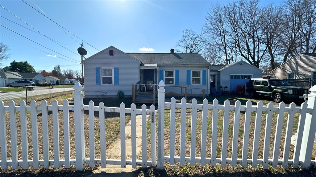 Springfield, Massachusetts 01109, United States, 2 Bedrooms Bedrooms, ,1 BathroomBathrooms,Residential,Contingent,105235