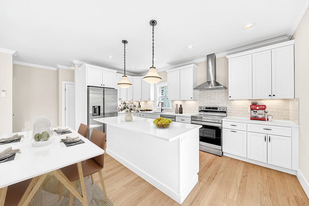 Arlington, Massachusetts 02474, United States, 3 Bedrooms Bedrooms, ,3 BathroomsBathrooms,Residential,Pending,206864