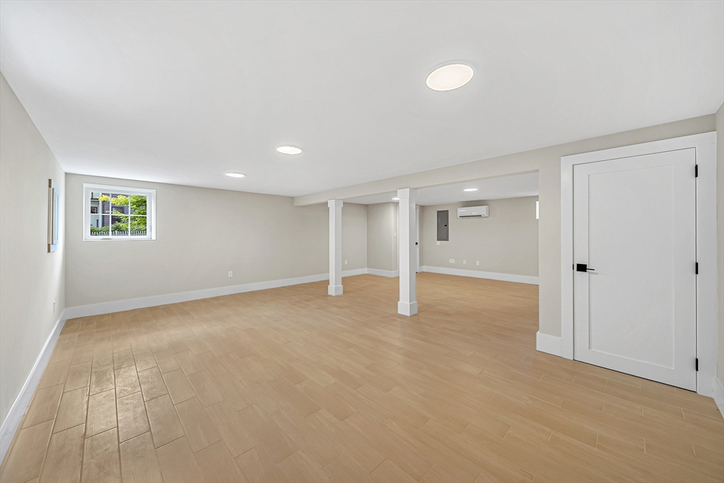 Arlington, Massachusetts 02474, United States, 3 Bedrooms Bedrooms, ,3 BathroomsBathrooms,Residential,Pending,206864