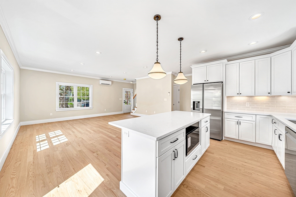 Arlington, Massachusetts 02474, United States, 3 Bedrooms Bedrooms, ,3 BathroomsBathrooms,Residential,Pending,206864