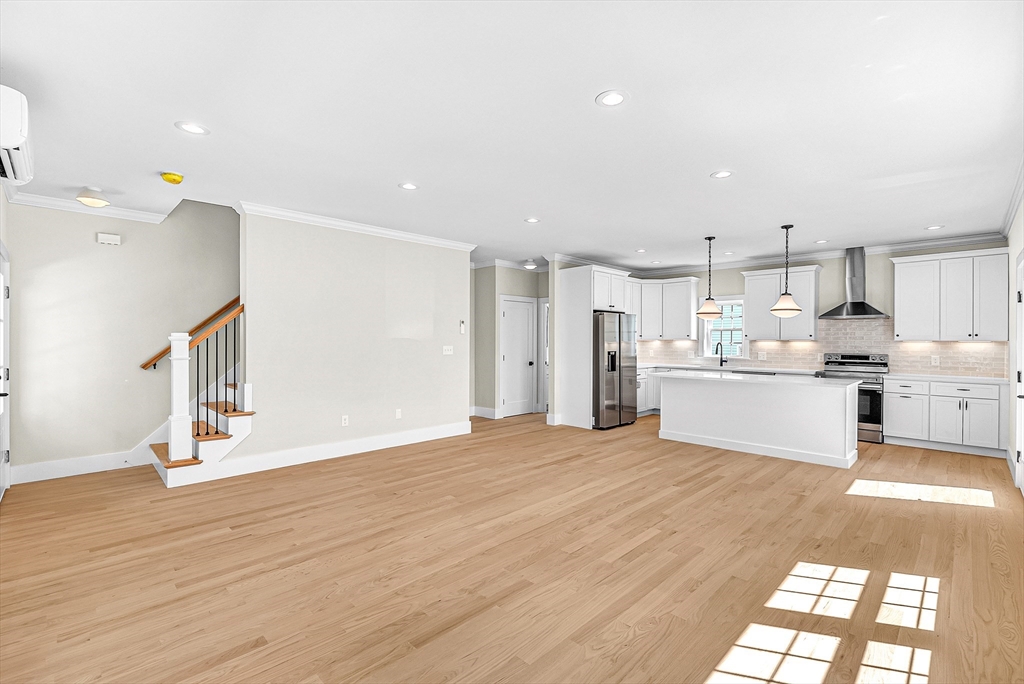 Arlington, Massachusetts 02474, United States, 3 Bedrooms Bedrooms, ,3 BathroomsBathrooms,Residential,Pending,206864