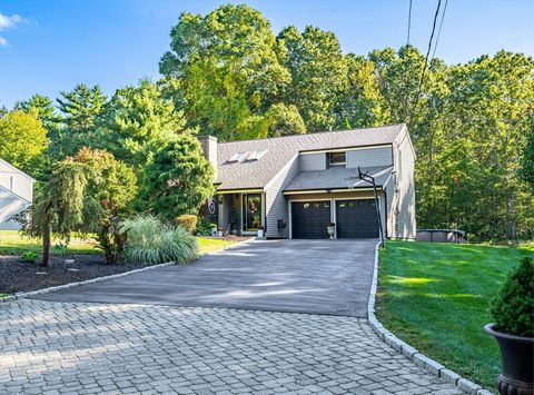 10 Quaker Ln Swansea MA 02777