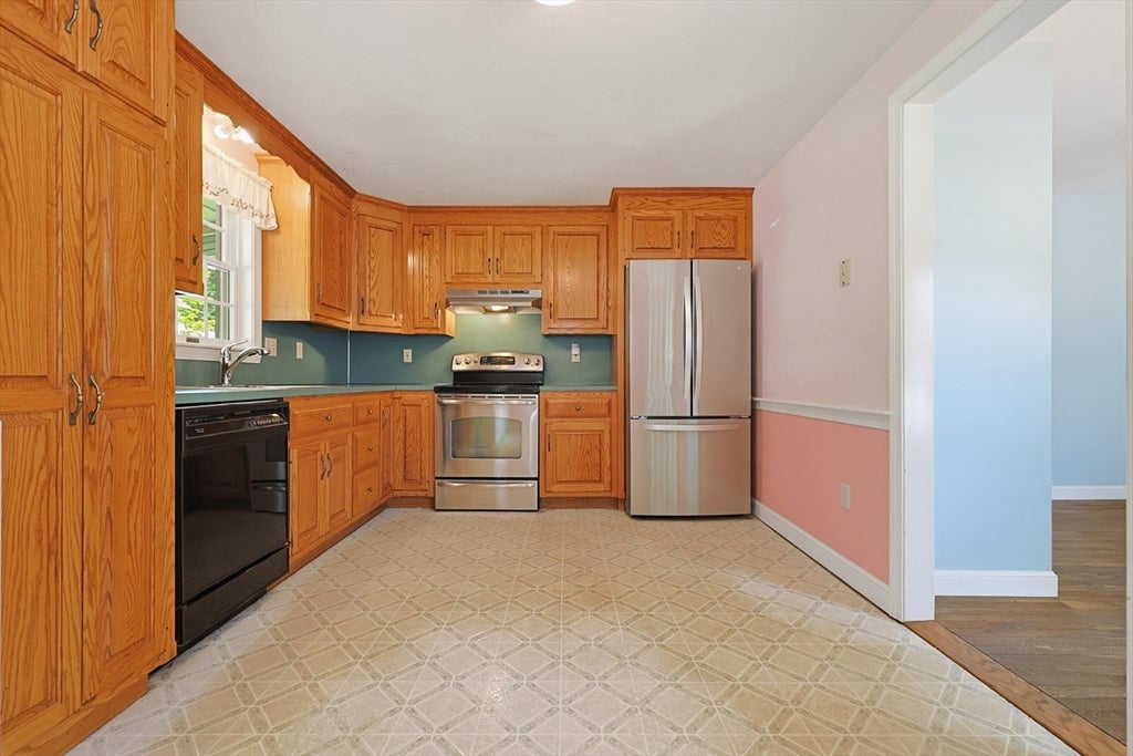 98 Pleasant St, Franklin, MA, 98 Pleasant St, Franklin, MA Photo #3