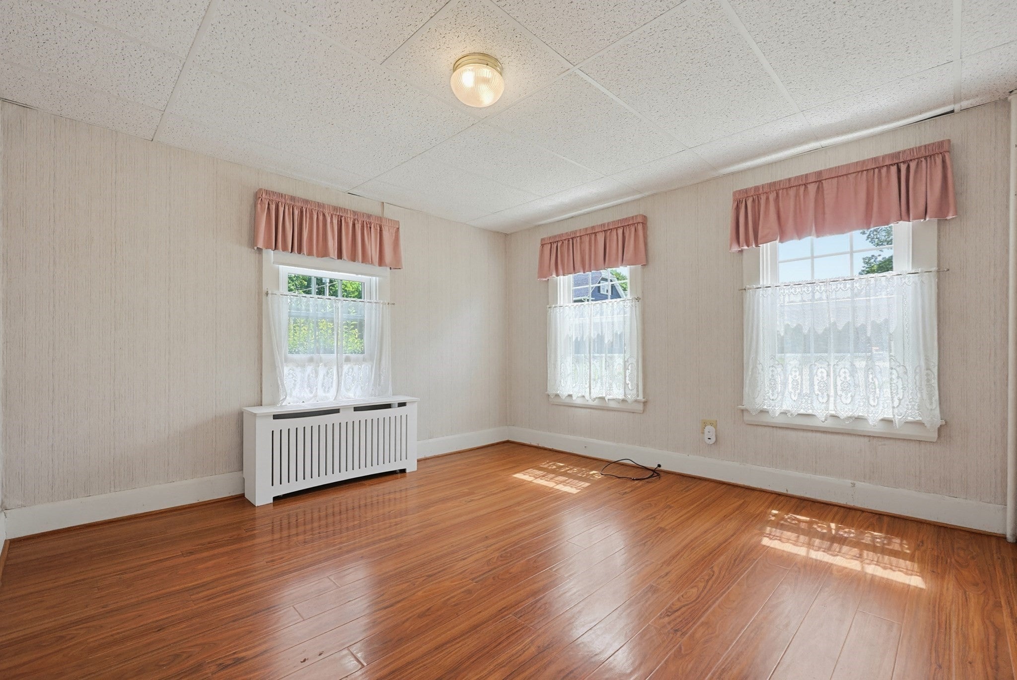 98 Pleasant St, Franklin, MA Photo #16