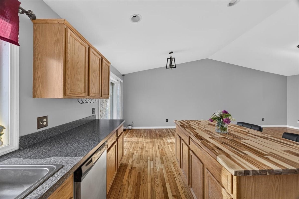 49 Shirley St, New Bedford, MA, 49 Shirley St, New Bedford, MA Photo #9