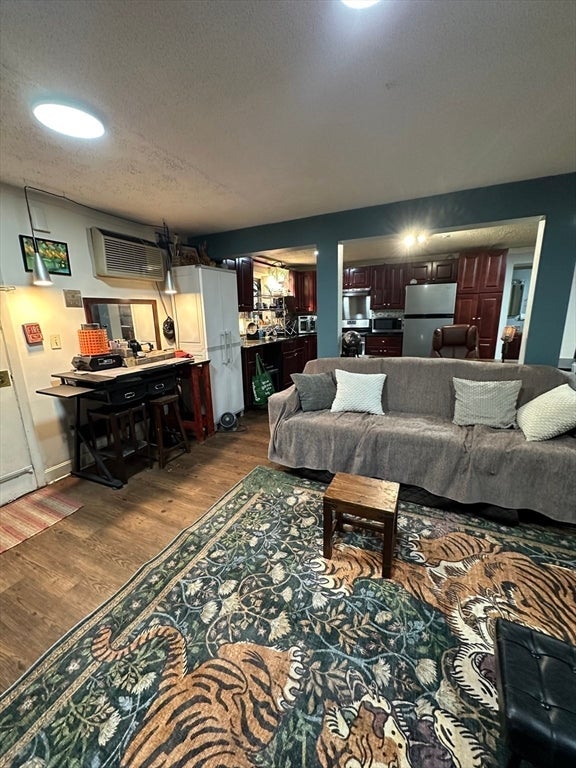 Photo of 27 Hosmer St, Marlborough, MA