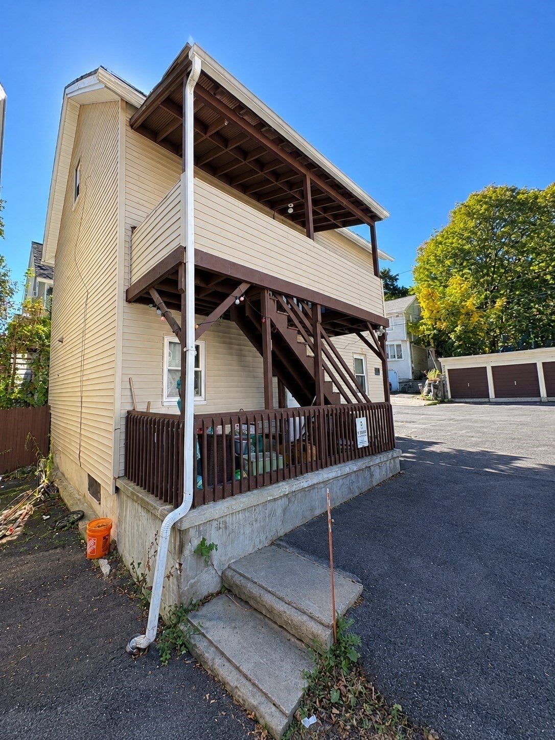 5-7 Thenius St